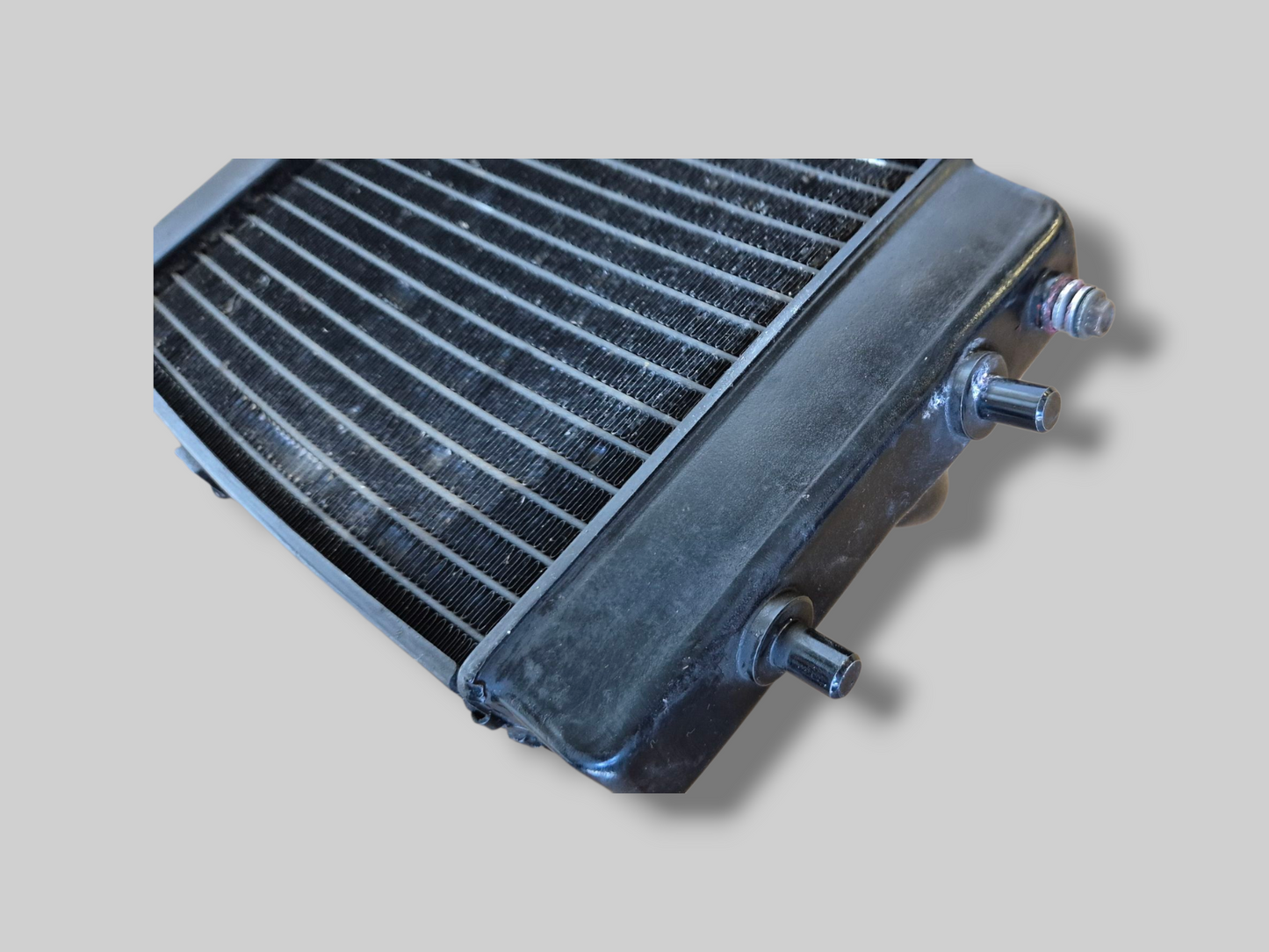 LINKER RADIATOR ZILVER AP8102951 Aprilia RSV Mille 98-03 / Tuono 02-05
