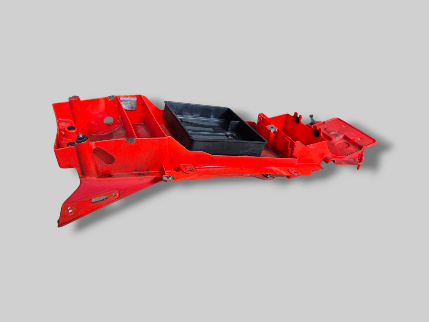 ONDER ZADEL / ACCUHOUDER AP8138591 Aprilia RSV Mille 98-03