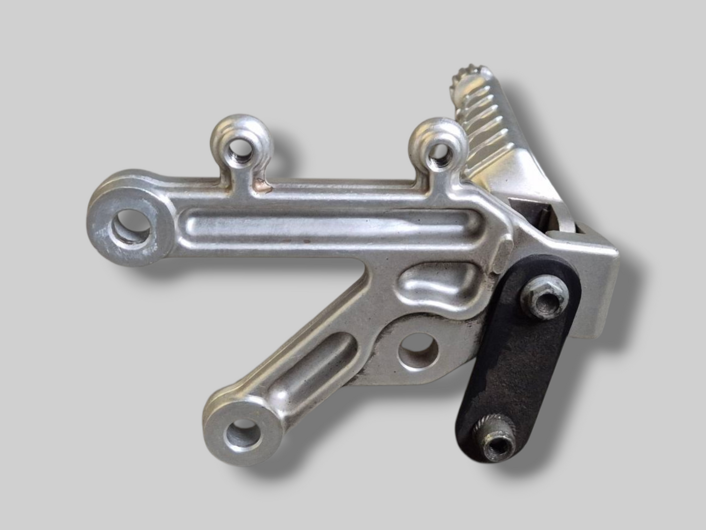 VOETSTEUNSTEUN RECHTER VOOR ACHTERSET AP8154070 Aprilia RSV1000R 04-10 / Tuono 1000R 06-10 