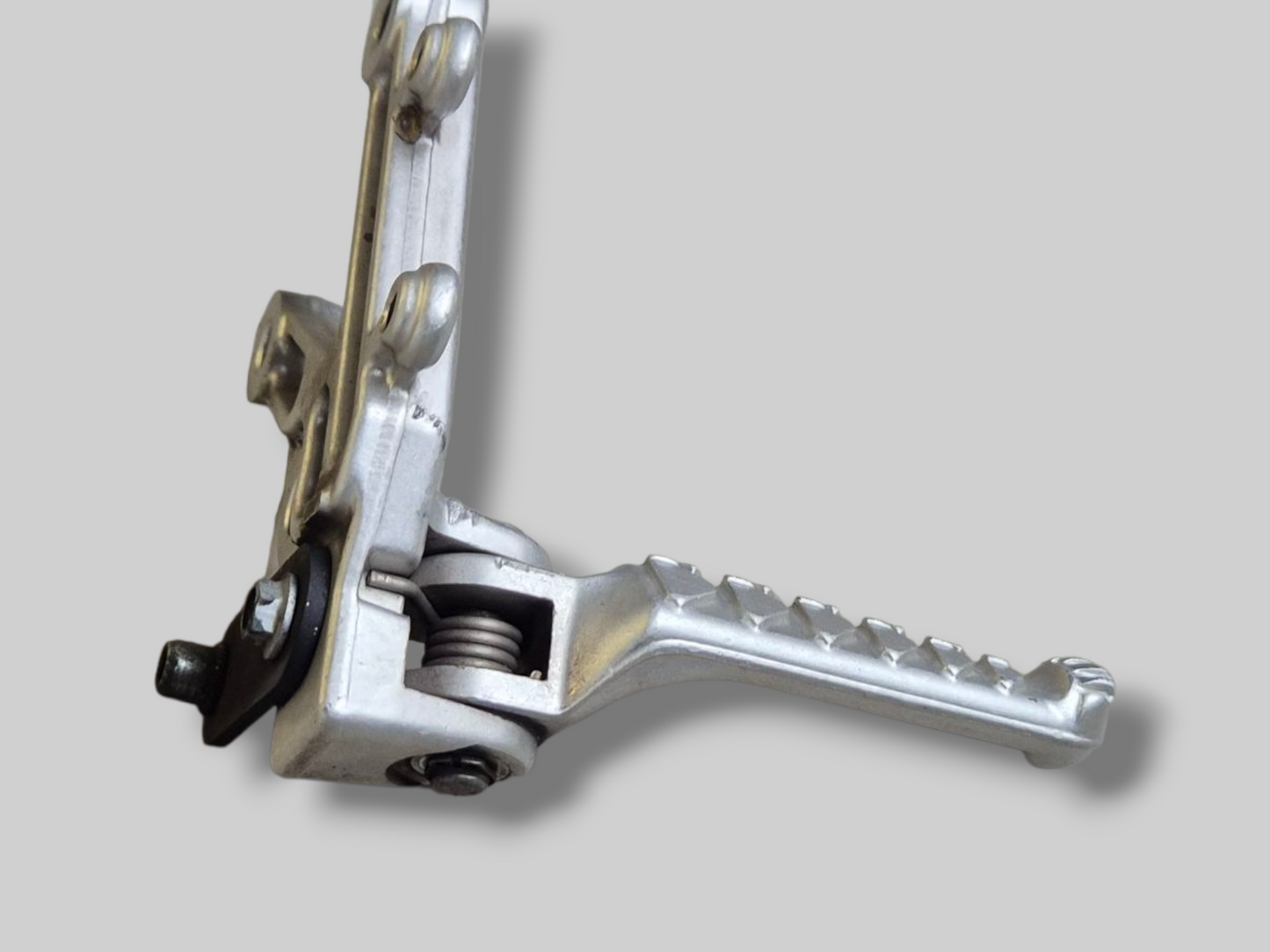 VOETSTEUNSTEUN RECHTER VOOR ACHTERSET AP8154070 Aprilia RSV1000R 04-10 / Tuono 1000R 06-10 