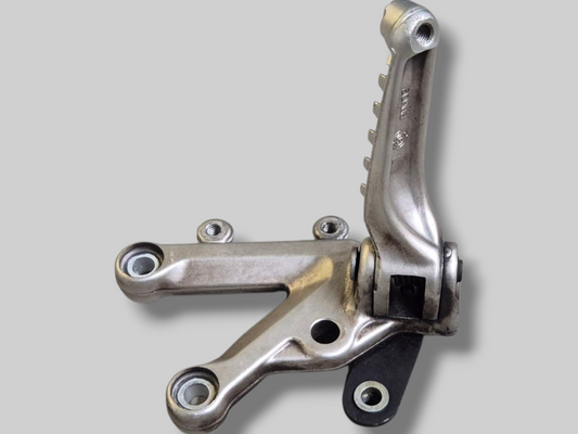 VOETSTEUNSTEUN LINKSVOOR ACHTERSET AP8154069 Aprilia RSV1000R 04-10 / Tuono 1000R 06-10 