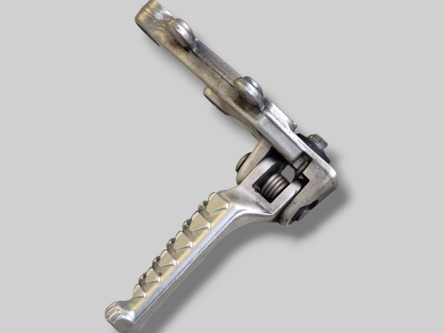 VOETSTEUNSTEUN LINKSVOOR ACHTERSET AP8154069 Aprilia RSV1000R 04-10 / Tuono 1000R 06-10 