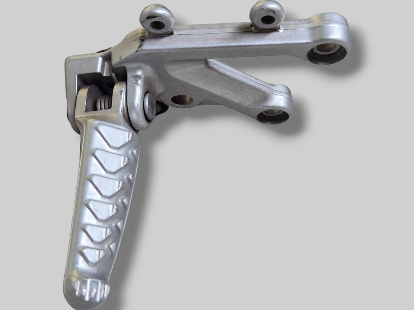 VOETSTEUNSTEUN RECHTER VOOR ACHTERSET AP8154070 Aprilia RSV1000R 04-10 / Tuono 1000R 06-10 