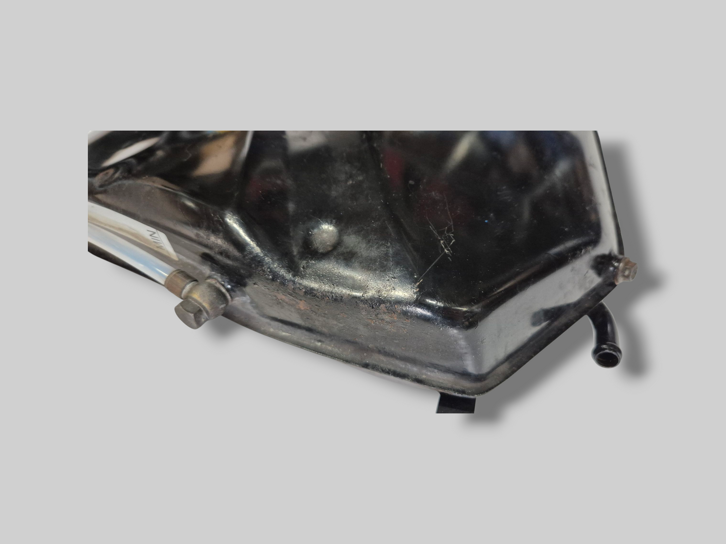 OLIETANKRESERVOIR AP8138558 Aprilia RSV Mille 98-03 / Tuono 02-05 