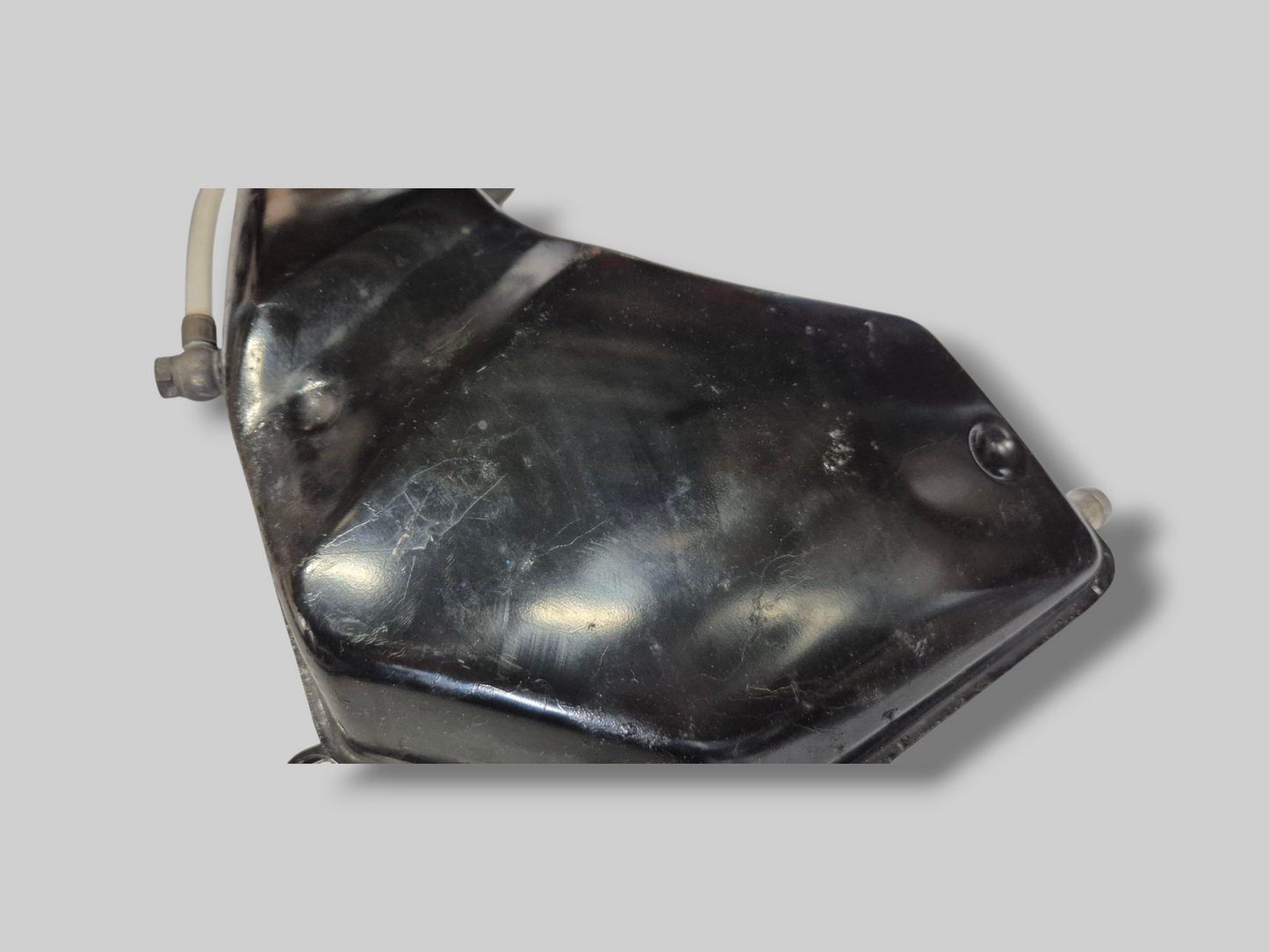 OLIETANKRESERVOIR AP8138558 Aprilia RSV Mille 98-03 / Tuono 02-05 