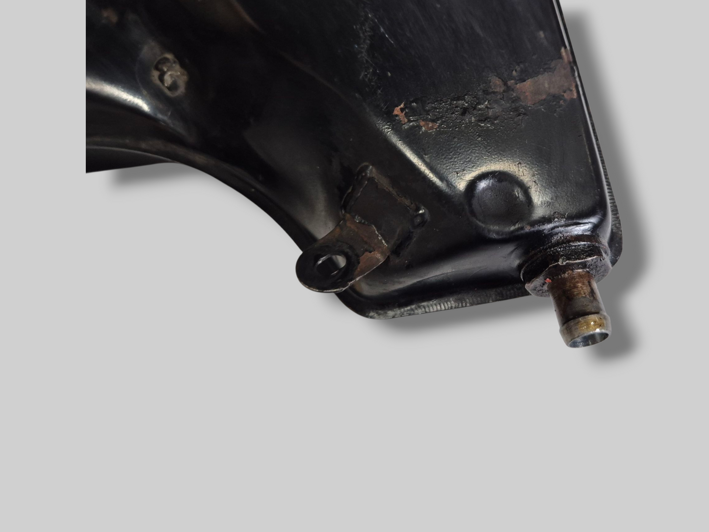 OLIETANKRESERVOIR AP8138558 Aprilia RSV Mille 98-03 / Tuono 02-05 