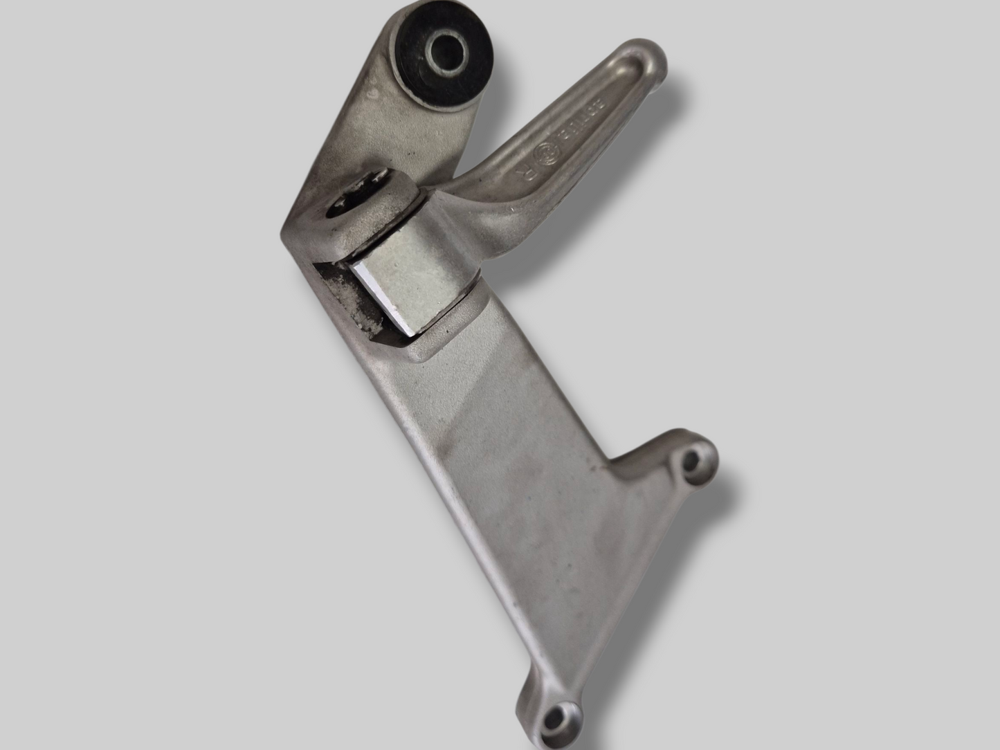 PASSAGIER RECHTER VOETSTEUN STEUN AP8146384 Aprilia RSV Mille 98-03 / Tuono 02-05 