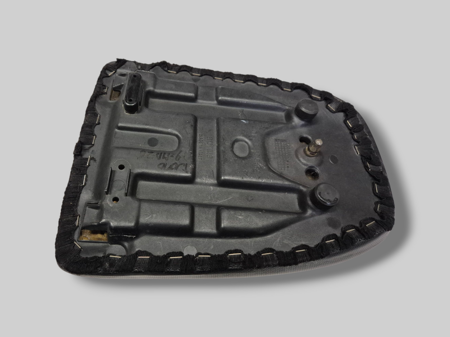 ACHTERPASSAGIERSZADEL AP8129374 Aprilia RSV Mille 2003 / Tuono 02-05 