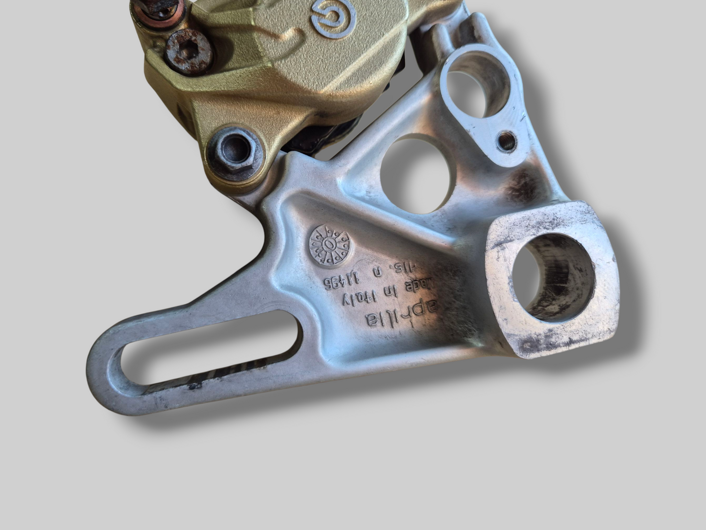 ACHTERREMKLAUW GOUD BREMBO AP8113897 Aprilia RSV Mille 98-03 / Tuono 02-05 