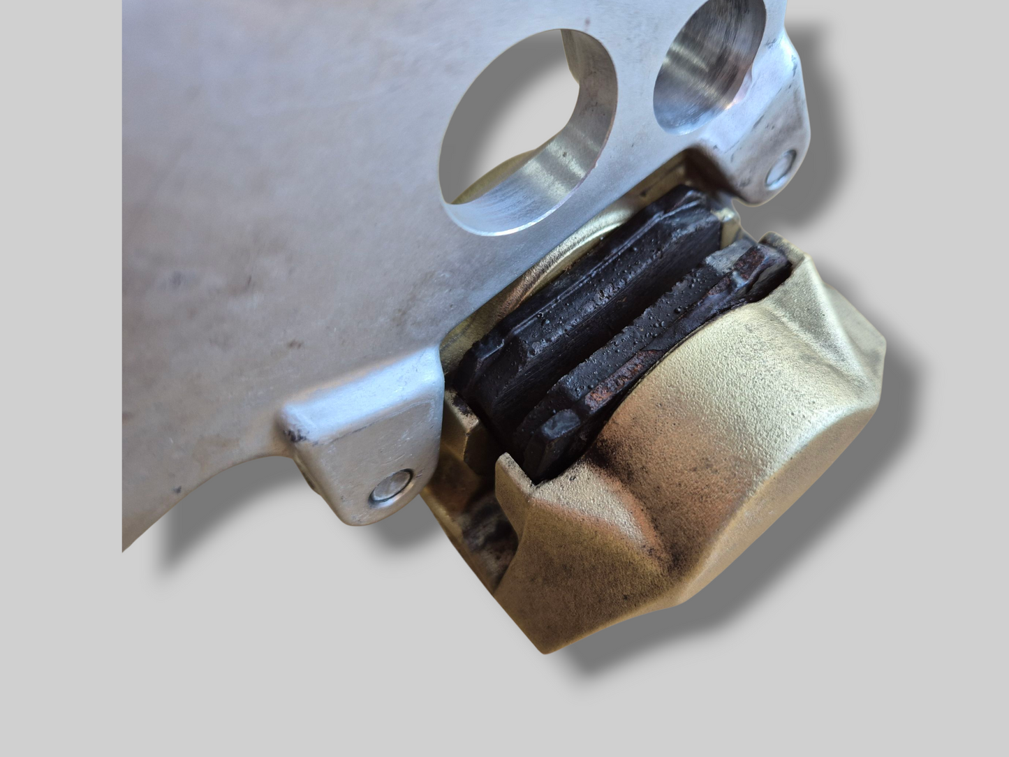 ACHTERREMKLAUW GOUD BREMBO AP8113897 Aprilia RSV Mille 98-03 / Tuono 02-05 