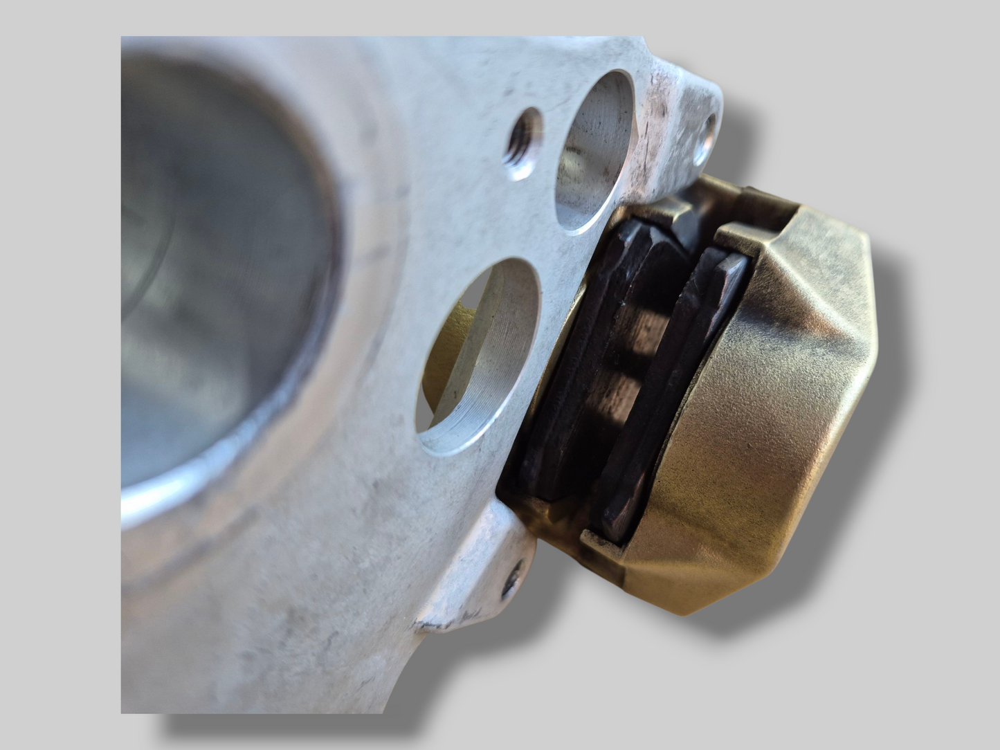 ACHTERREMKLAUW GOUD BREMBO AP8113897 Aprilia RSV Mille 98-03 / Tuono 02-05 