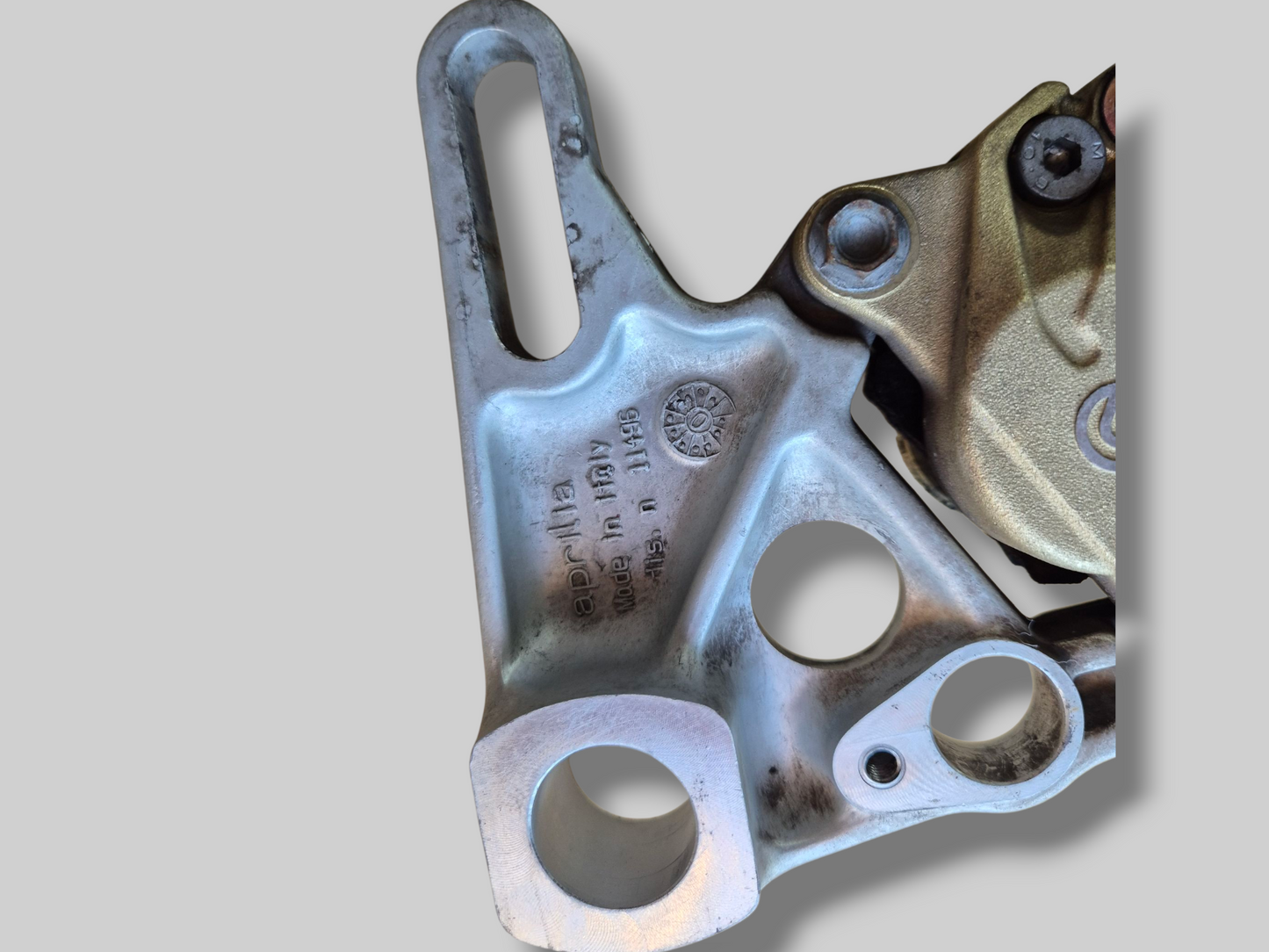 ACHTERREMKLAUW GOUD BREMBO AP8113897 Aprilia RSV Mille 98-03 / Tuono 02-05 