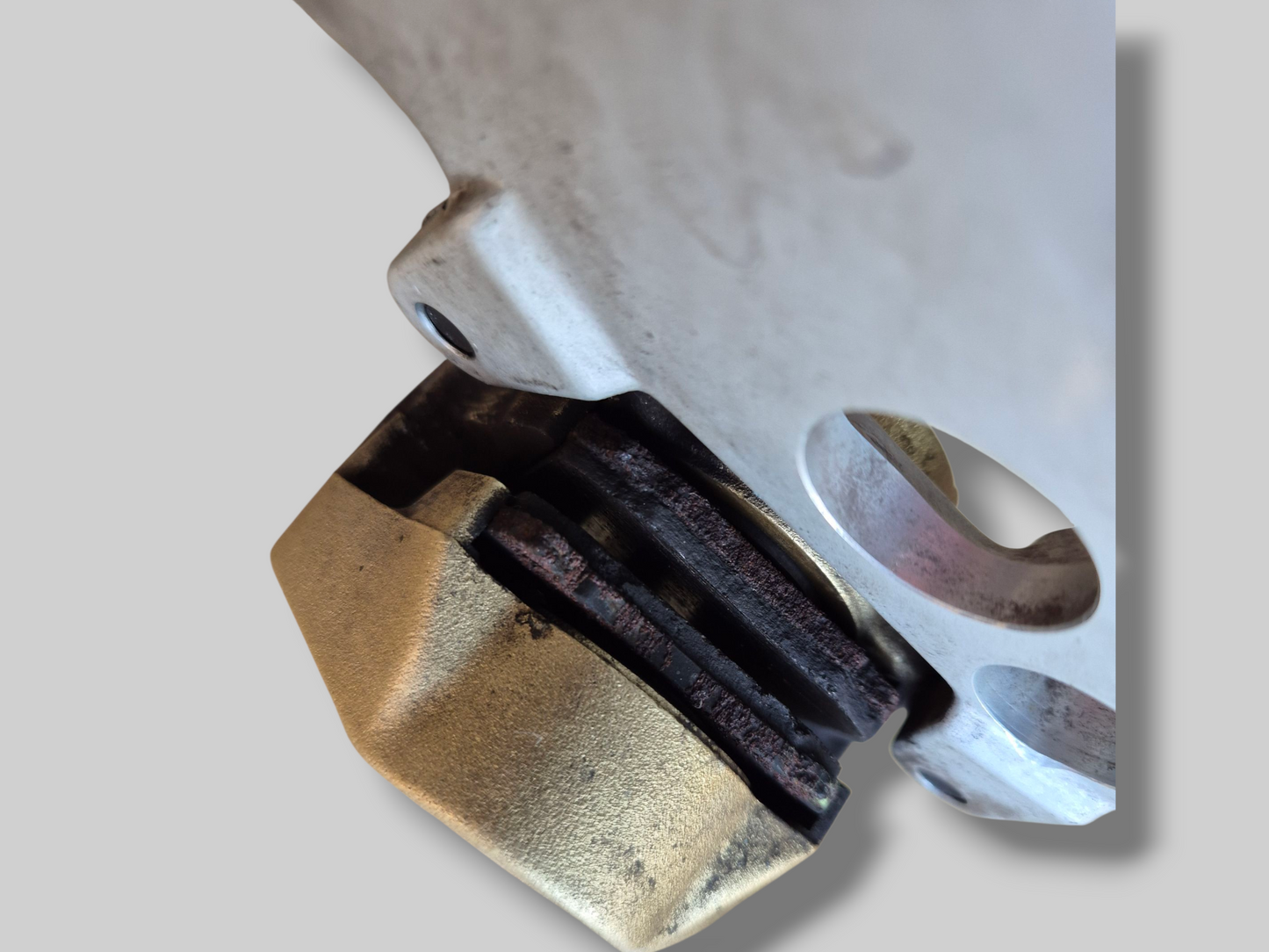 ACHTERREMKLAUW GOUD BREMBO AP8113897 Aprilia RSV Mille 98-03 / Tuono 02-05 