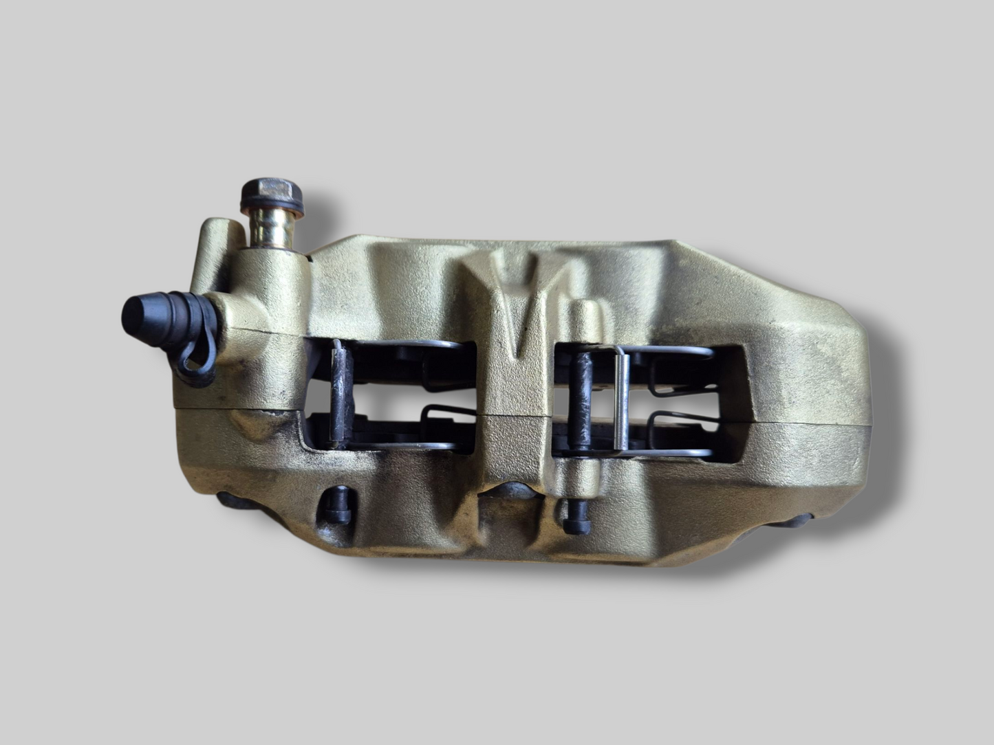 REMKLAUW VOOR RECHTS BREMBO P4 GOUD AP8113970 Aprilia RSV Mille 98-03 / Tuono 02-05