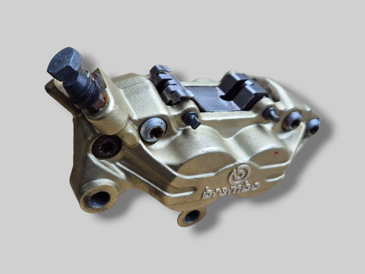 REMKLAUW LINKSVOOR BREMBO P4 GOUD AP8113971 Aprilia RSV Mille 98-03 / Tuono 02-05