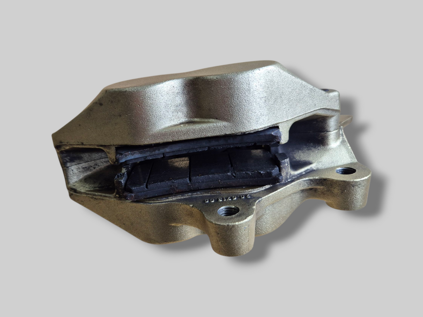 REMKLAUW LINKSVOOR BREMBO P4 GOUD AP8113971 Aprilia RSV Mille 98-03 / Tuono 02-05