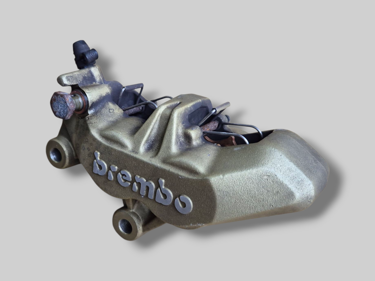 REMKLAUW VOOR RECHTS BREMBO P4 GOUD AP8113970 Aprilia RSV Mille 98-03 / Tuono 02-05