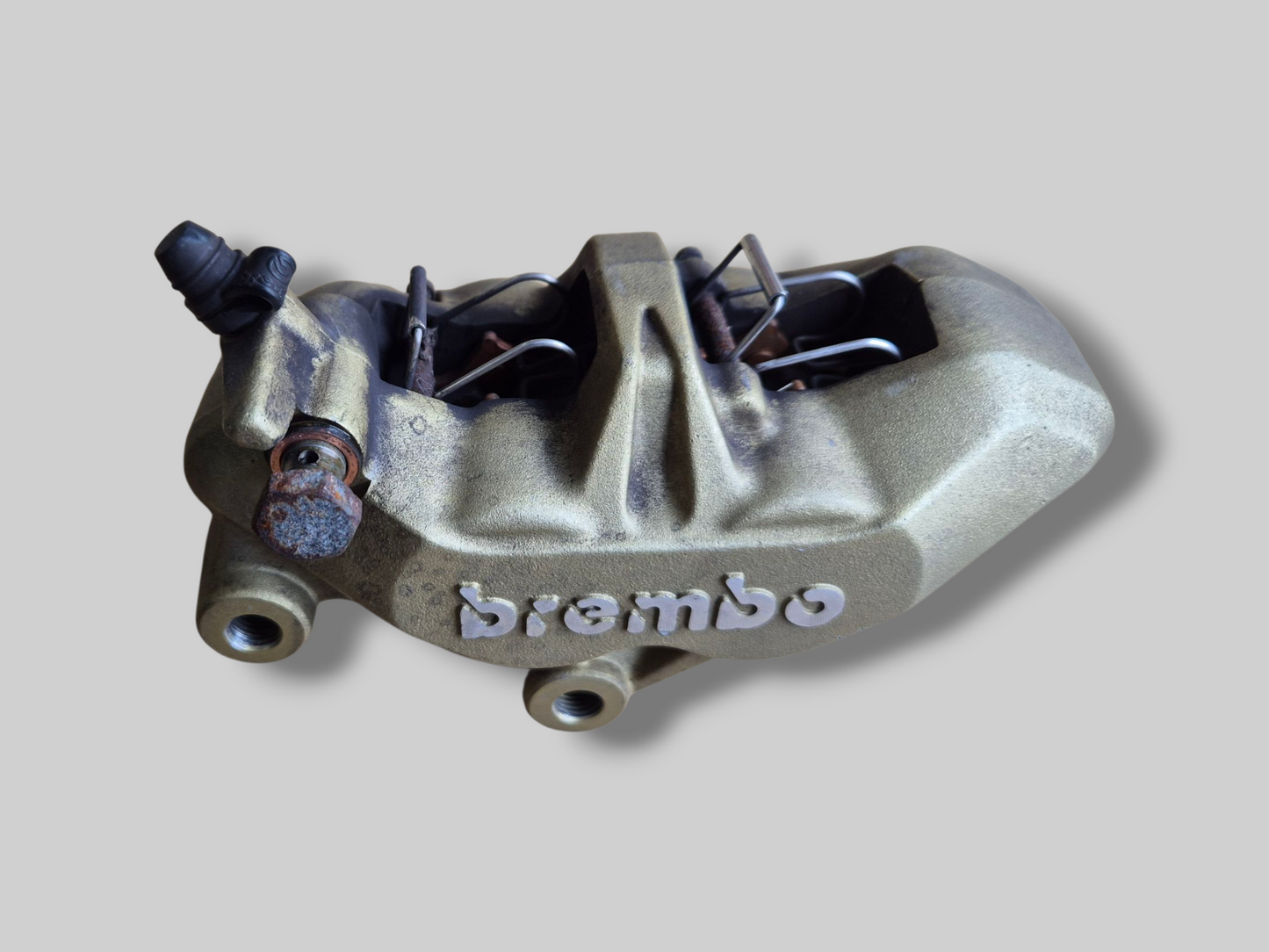 REMKLAUW VOOR RECHTS BREMBO P4 GOUD AP8113970 Aprilia RSV Mille 98-03 / Tuono 02-05