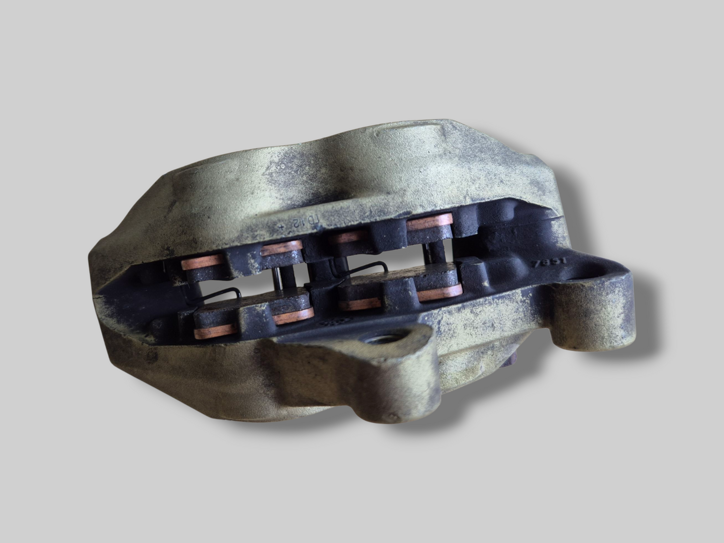 REMKLAUW VOOR RECHTS BREMBO P4 GOUD AP8113970 Aprilia RSV Mille 98-03 / Tuono 02-05