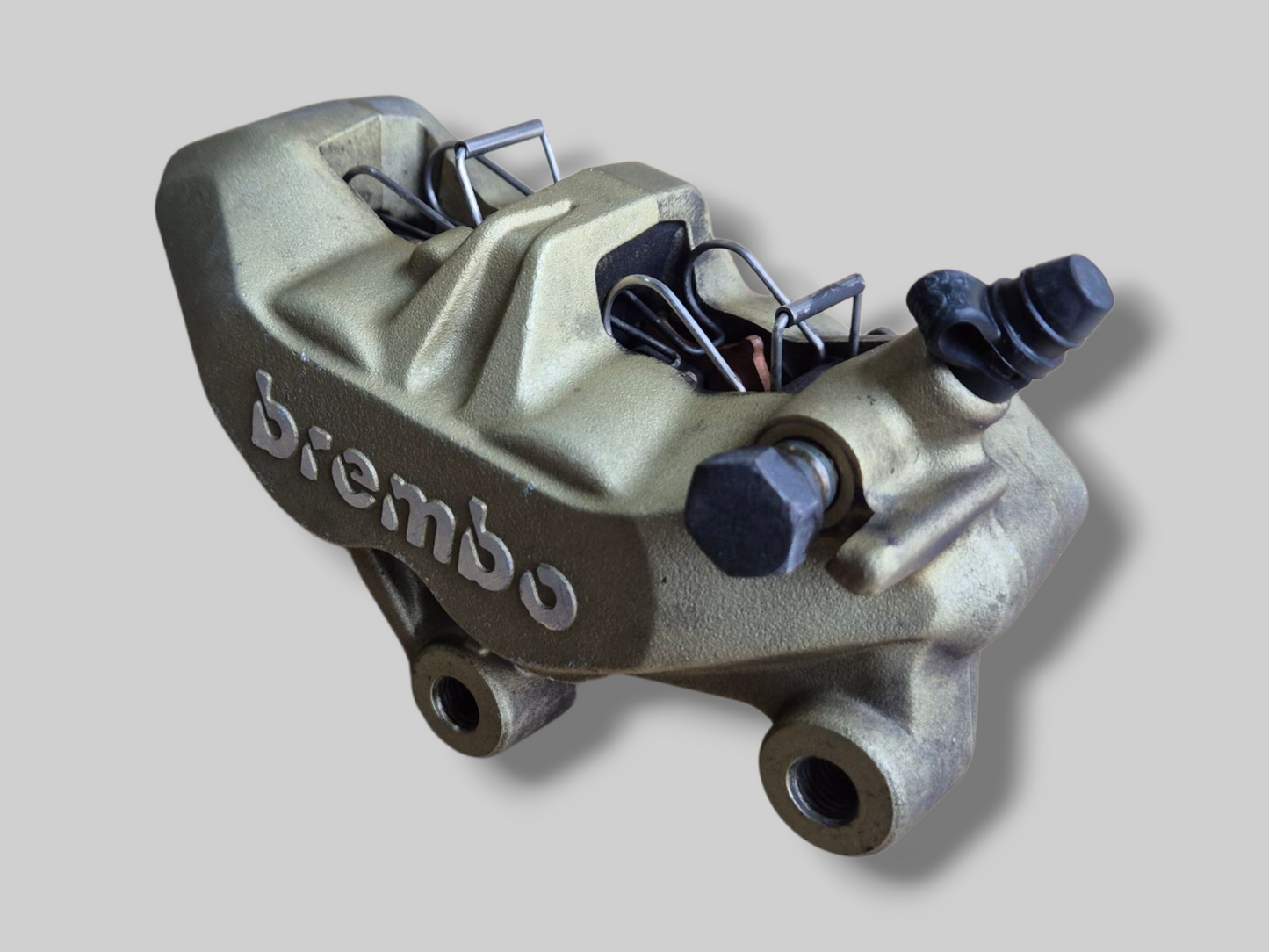 REMKLAUW VOOR RECHTS BREMBO P4 GOUD AP8113970 Aprilia RSV Mille 98-03 / Tuono 02-05