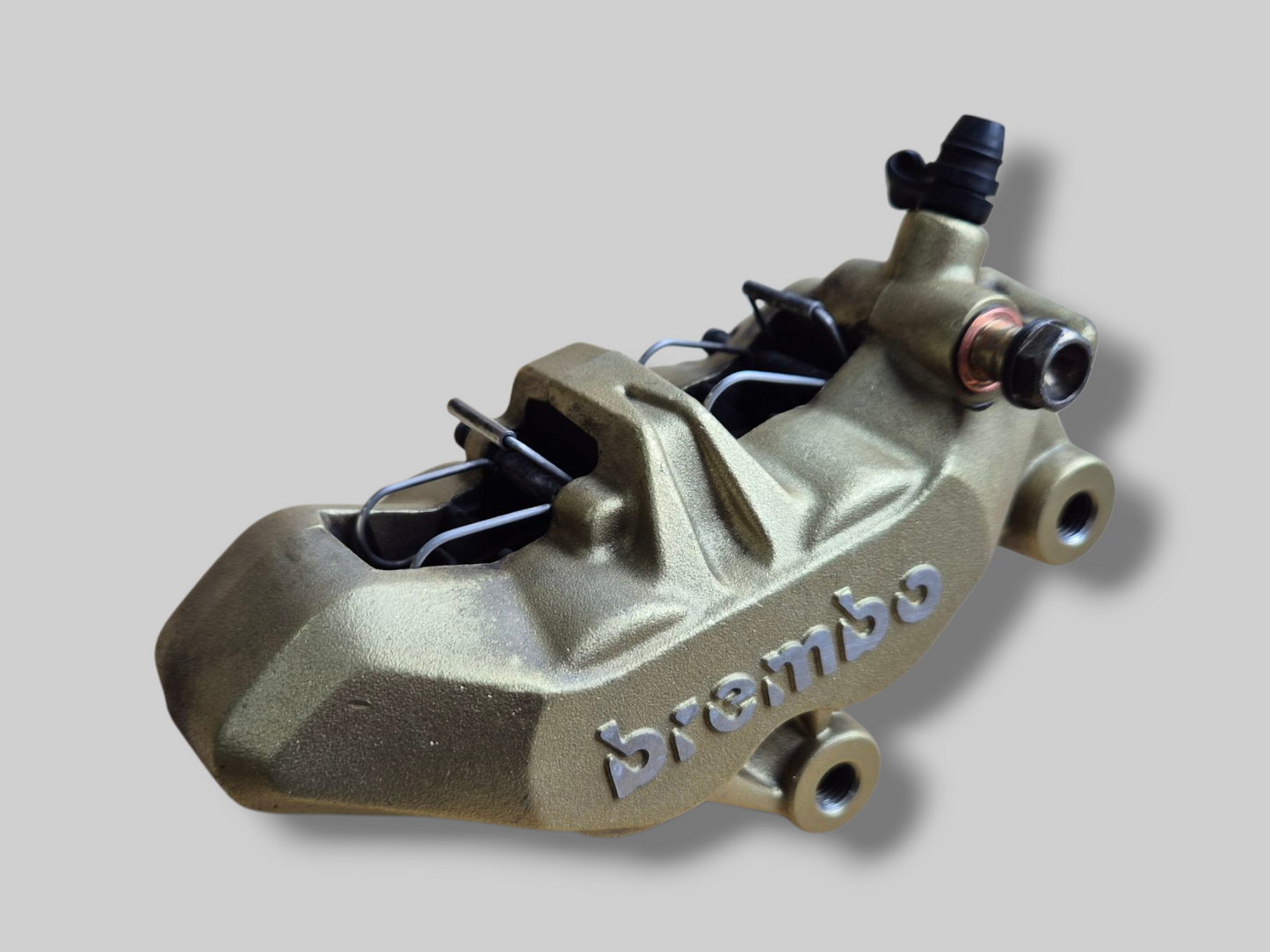 REMKLAUW VOOR RECHTS BREMBO P4 GOUD AP8113970 Aprilia RSV Mille 98-03 / Tuono 02-05