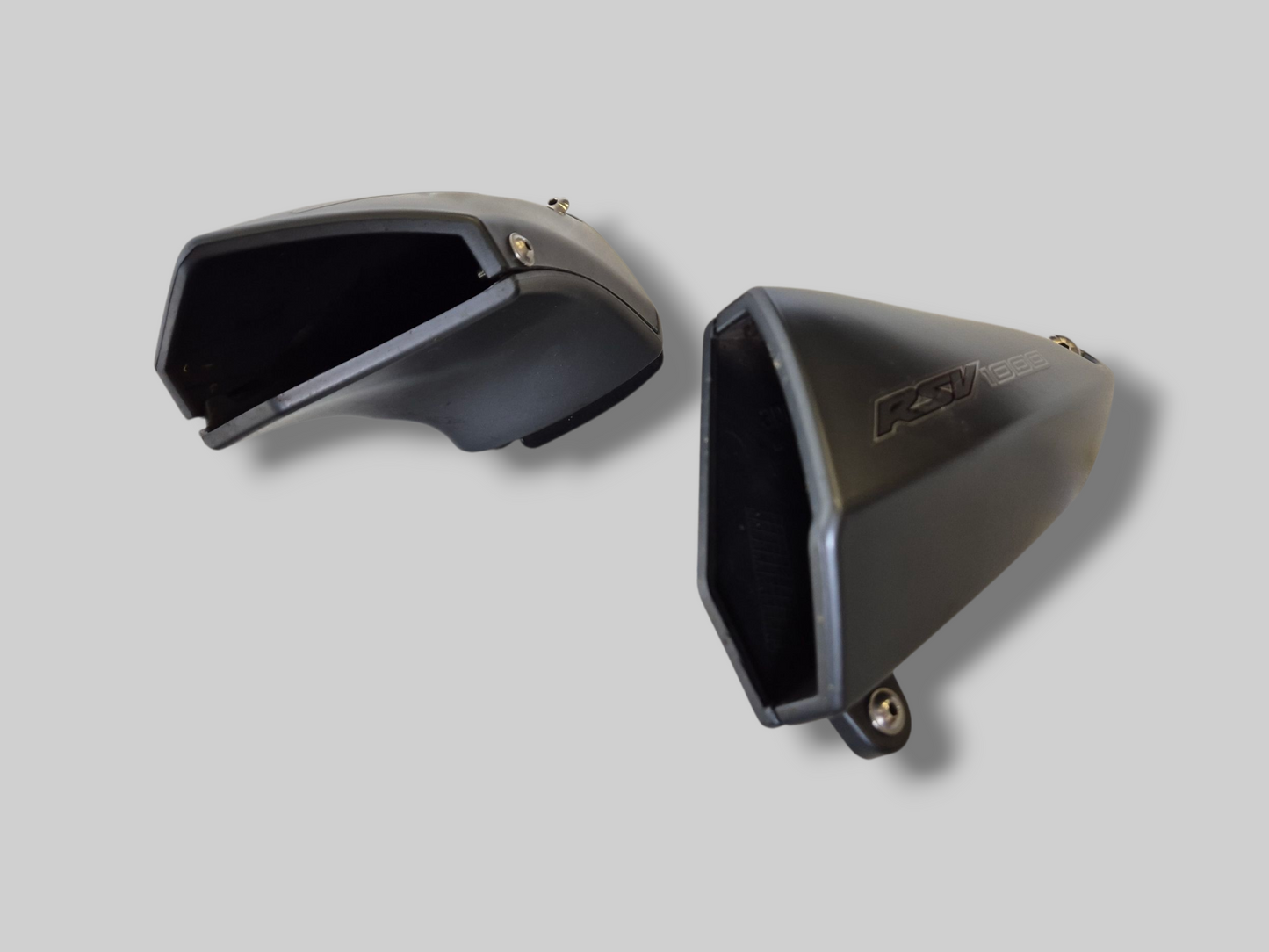 RECHTER LUCHTINLAATKANAAL TUONO MAGNEET GRIJS AP8168231 Aprilia RSV Tuono 2002-2005 