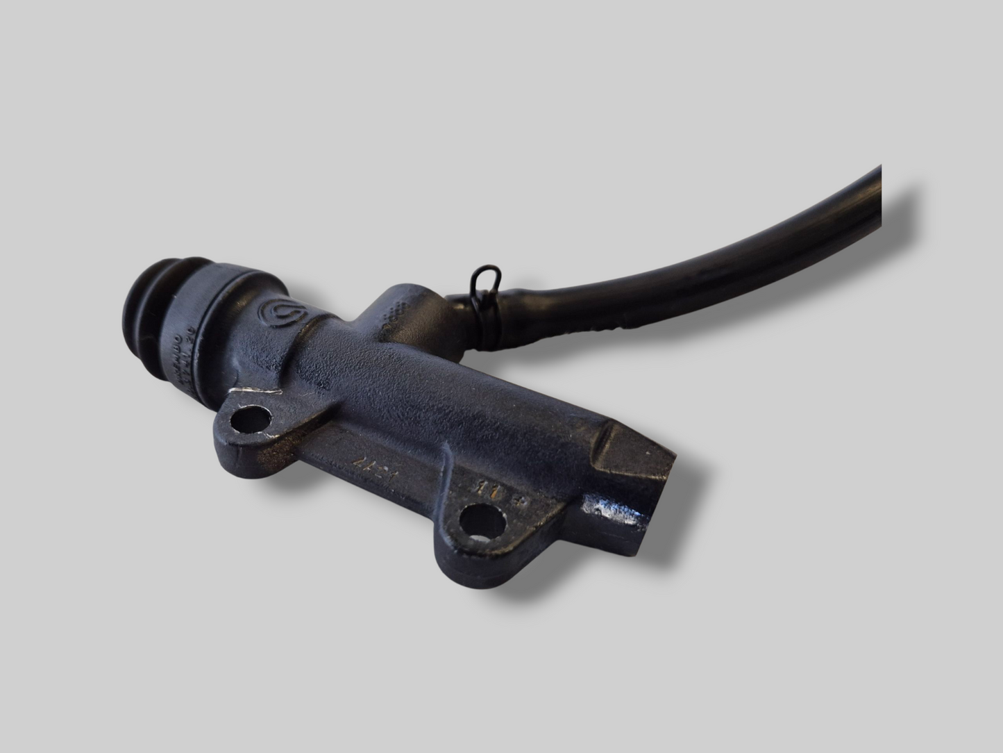 ACHTERREMPOMP HOOFDCILINDER AP8113324 Aprilia RSV Mille 98-03 / Tuono 02-05 