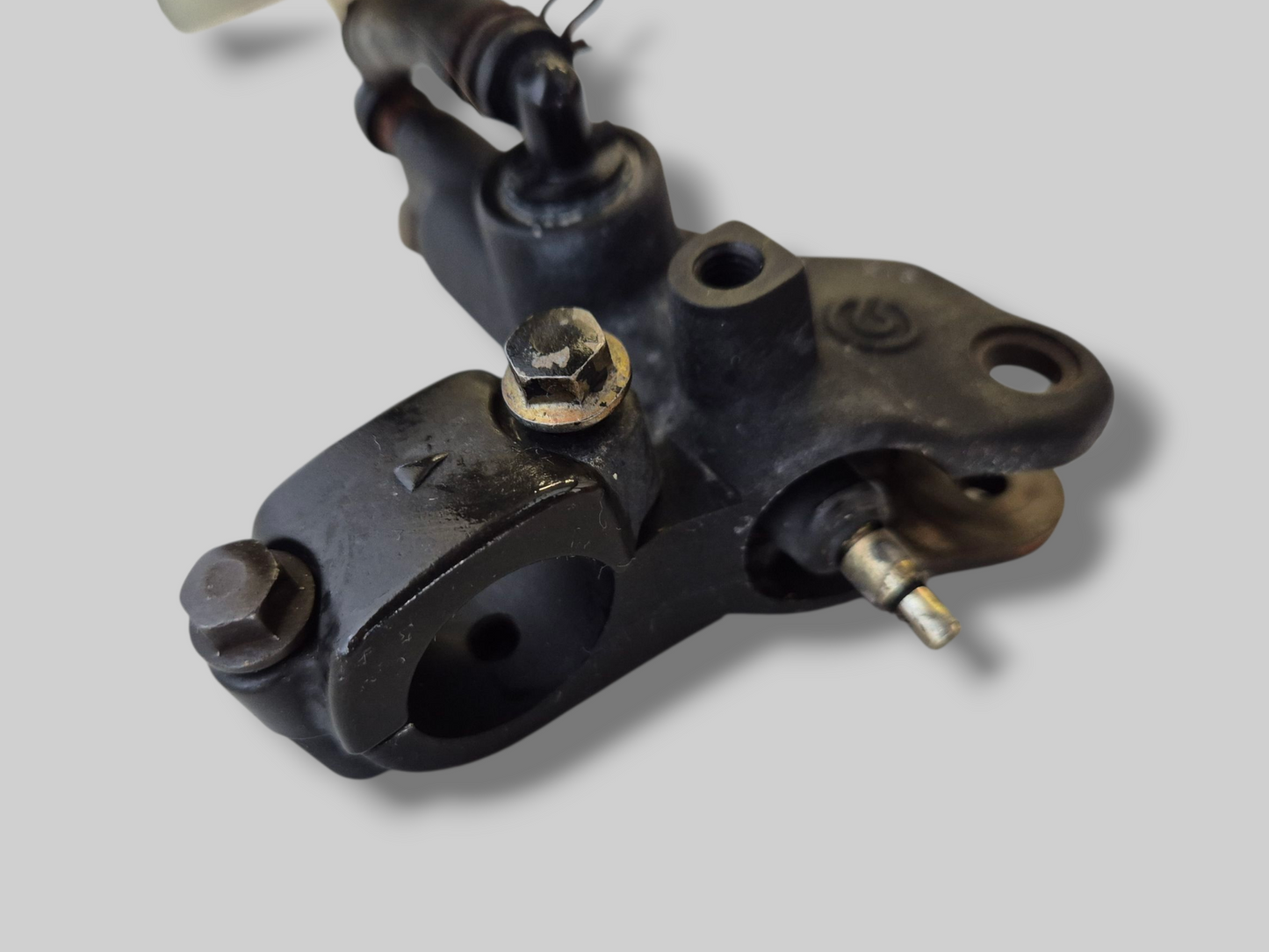 VOORREMPOMP HOOFDCILINDER AP8113969 Aprilia RSV Mille 98-03 / Tuono 02-05 