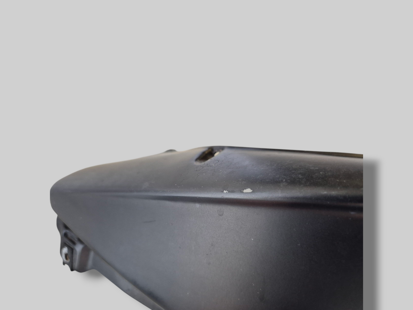 RECHTERKANT BUITENLUCHTINLAATKANAAL NEP CARBON GEDIPPT AP8139416 Aprilia RSV Mille 1998-2003 