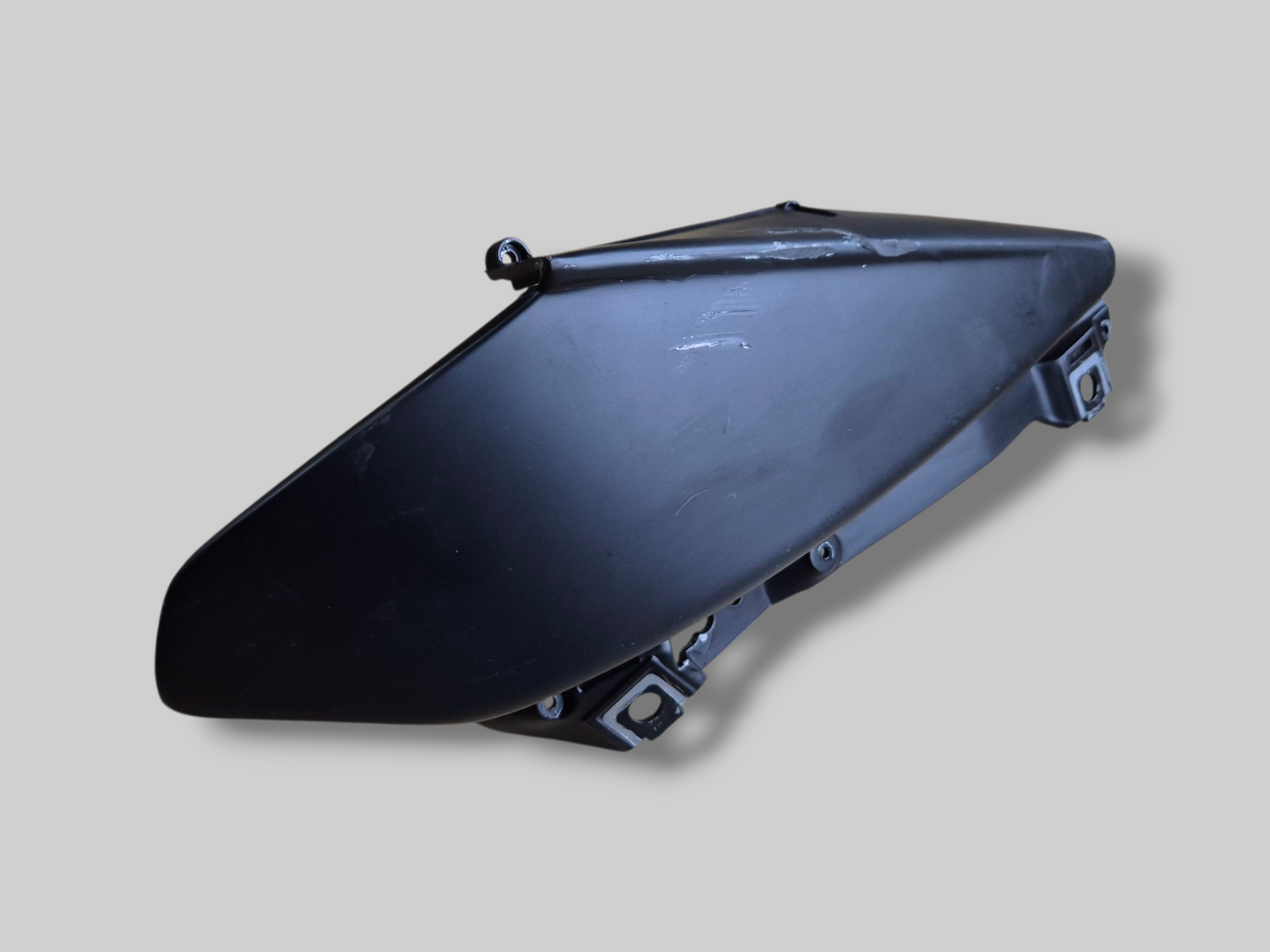 RECHTERKANT BUITENLUCHTINLAATKANAAL NEP CARBON GEDIPPT AP8139416 Aprilia RSV Mille 1998-2003 