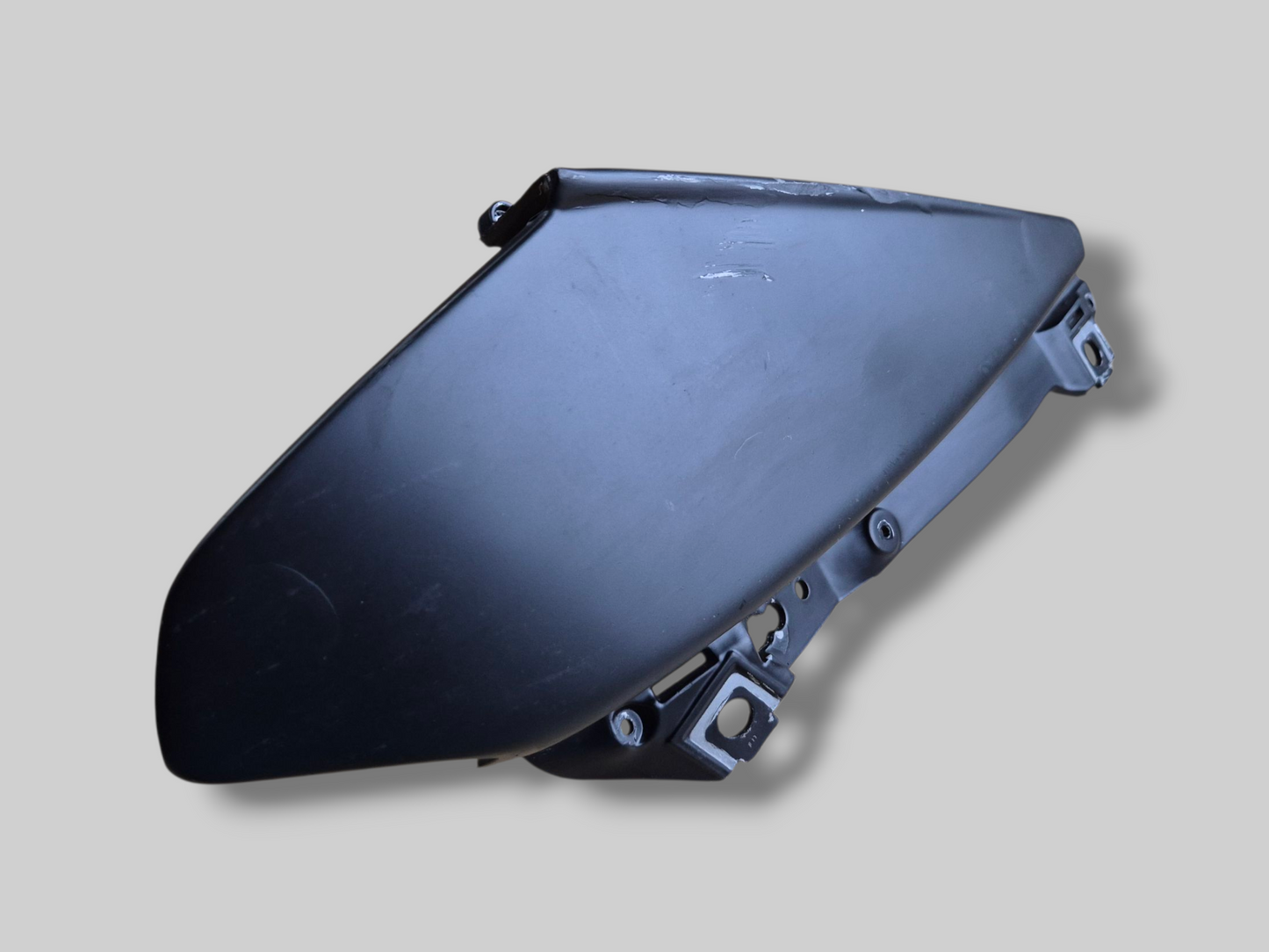 RECHTERKANT BUITENLUCHTINLAATKANAAL NEP CARBON GEDIPPT AP8139416 Aprilia RSV Mille 1998-2003 