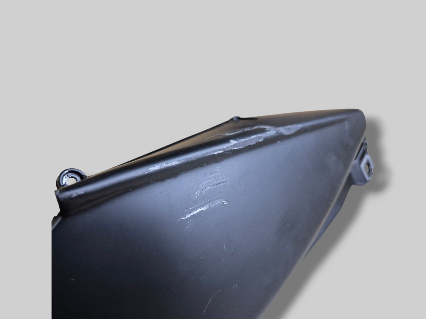 RECHTERKANT BUITENLUCHTINLAATKANAAL NEP CARBON GEDIPPT AP8139416 Aprilia RSV Mille 1998-2003 